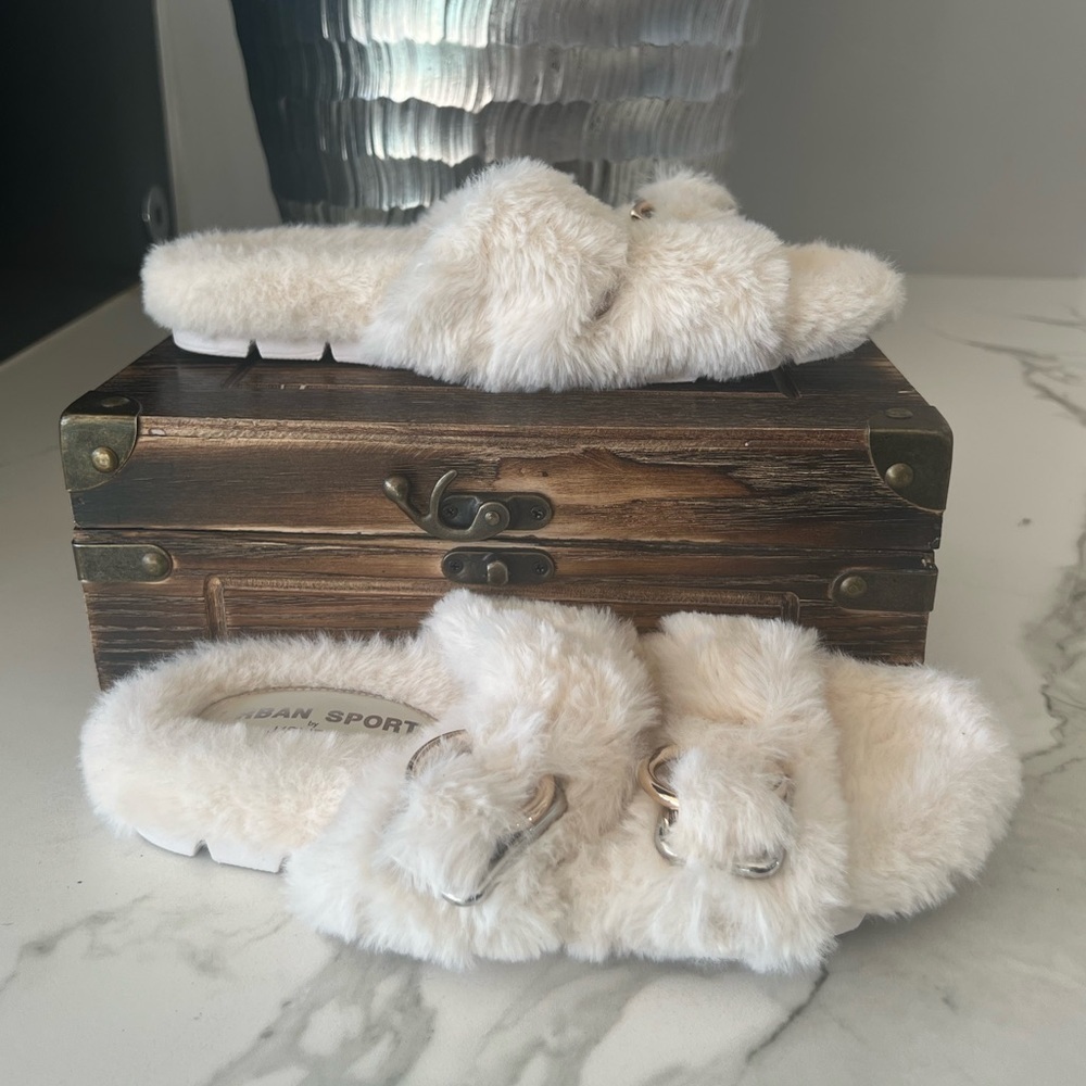 J/Slides Urban Sport J Slides Babee Faux Fur in Cream - Picture 4 of 8